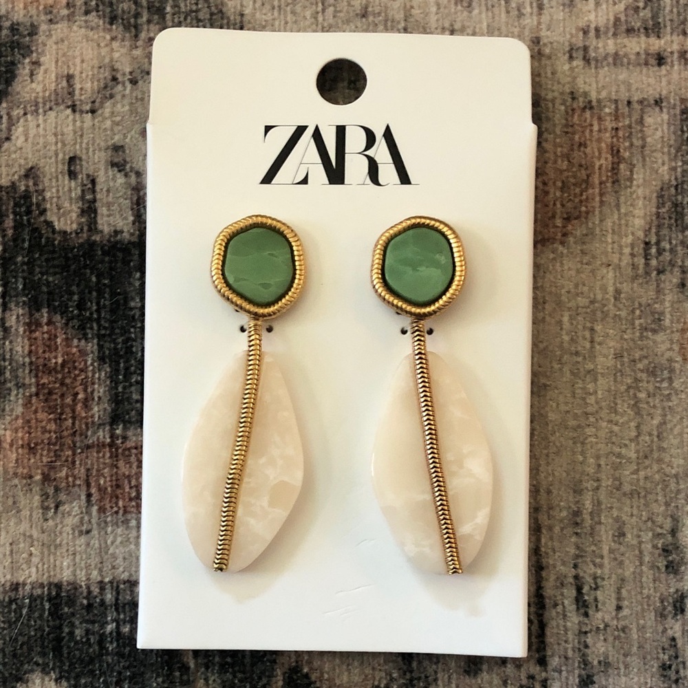 ZARA NEW WOMAN GREEN CREAM & GOLD TRIM COLOURED RHINESTONE EARRINGS REF:4736/208